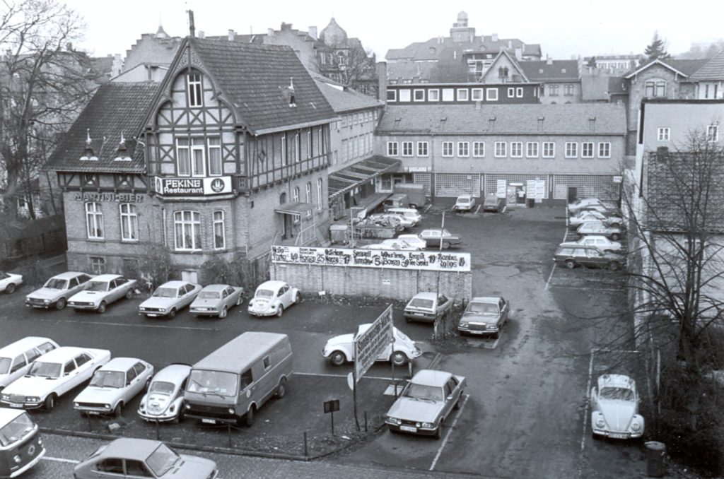Foto der Friedrichstraße 1 von B. Schmidt, 1979, aus einem Abbruchantrag des Stadtbauamts 1981. Quelle: Staädtisches Museum Göttingen (Fotoarchiv).